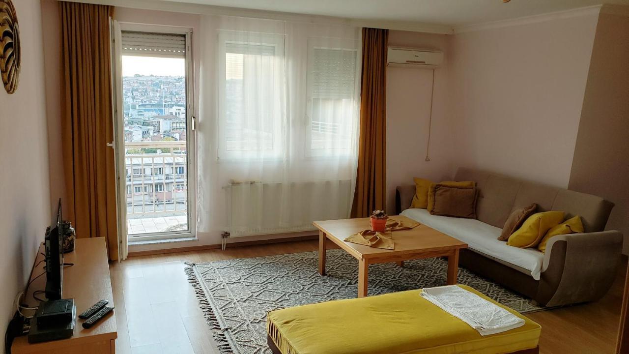Spacious Downtown Apartment With A City View Pristina Exterior photo